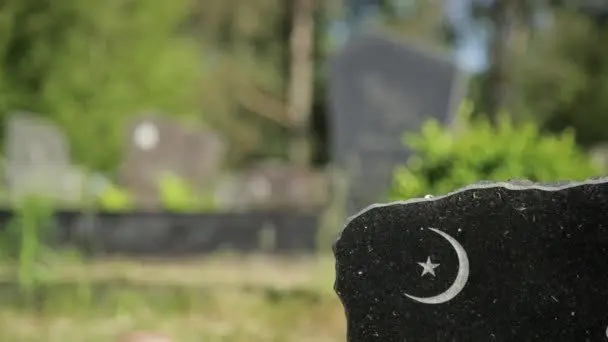 Meaning and application of moon symbols on headstones