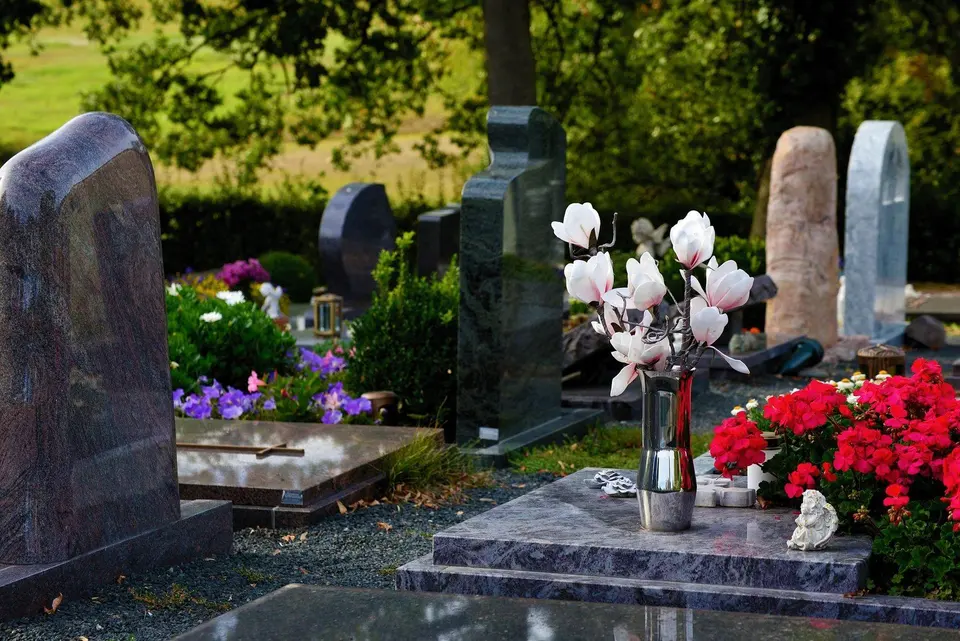Have you ever stopped in front of a tomb because of a sentence? – 2