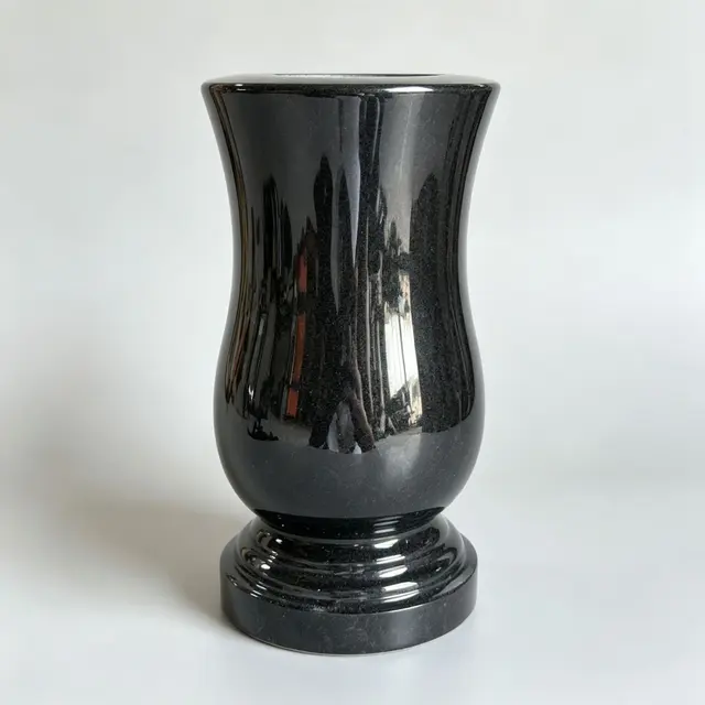 J-035 Vase